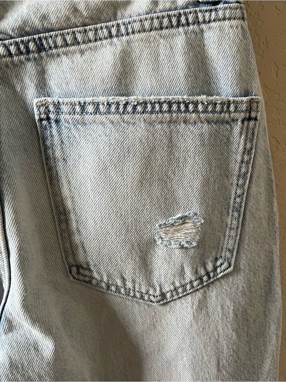 Cotton On Women’s Light Wash Loose Straight Jeans Size 2 Like New - Picture 6 of 11